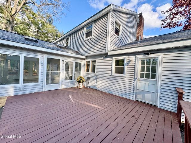 25 Shadow Wood Way, Clifton Park, NY 12019