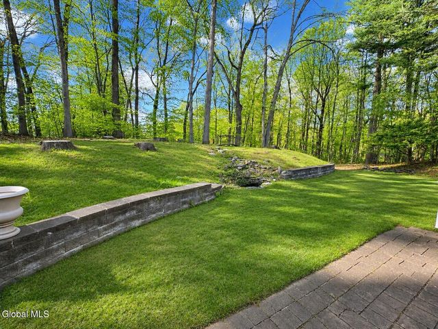 25 Shadow Wood Way, Clifton Park, NY 12019