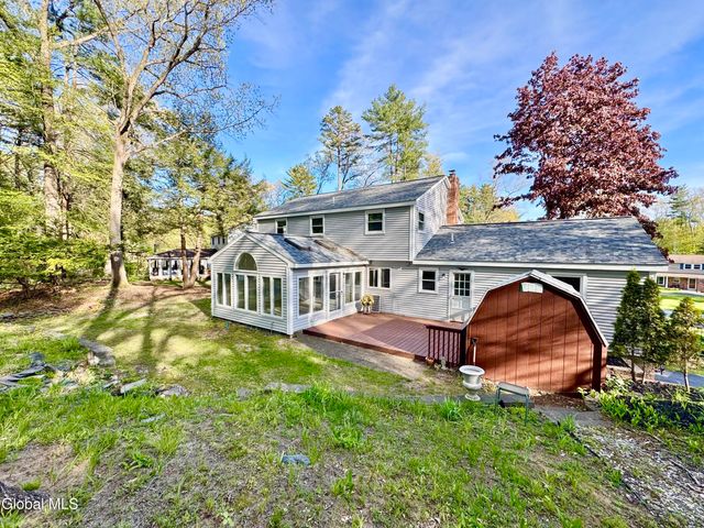 25 Shadow Wood Way, Clifton Park, NY 12019