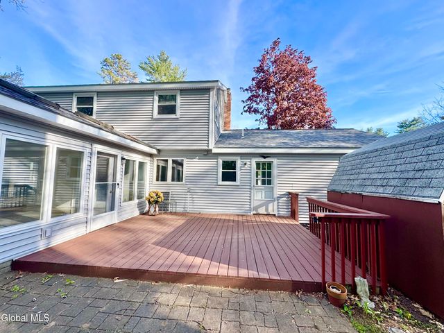 25 Shadow Wood Way, Clifton Park, NY 12019