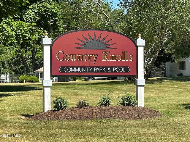 25 Shadow Wood Way, Clifton Park, NY 12019