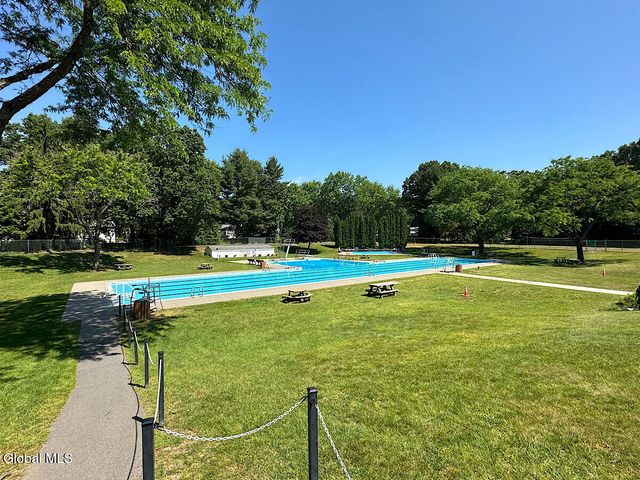 25 Shadow Wood Way, Clifton Park, NY 12019