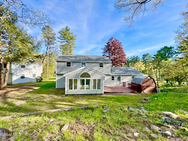 25 Shadow Wood Way, Clifton Park, NY 12019