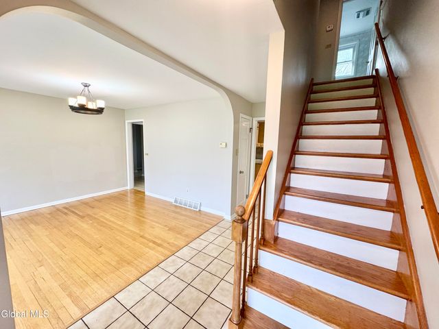 25 Shadow Wood Way, Clifton Park, NY 12019