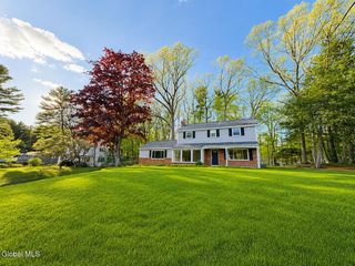 25 Shadow Wood Way, Clifton Park, NY 12019