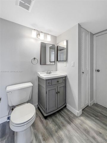 3475 N Country Club Dr 503, Aventura, FL 33180