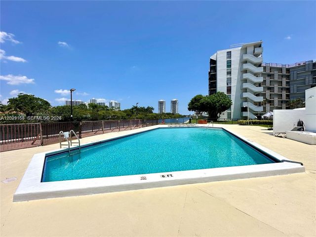 3475 N Country Club Dr 503, Aventura, FL 33180