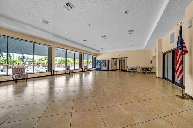 3475 N Country Club Dr 503, Aventura, FL 33180