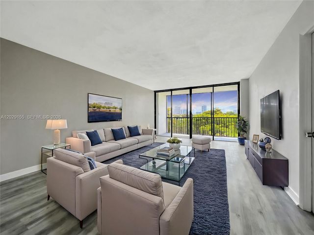 3475 N Country Club Dr 503, Aventura, FL 33180