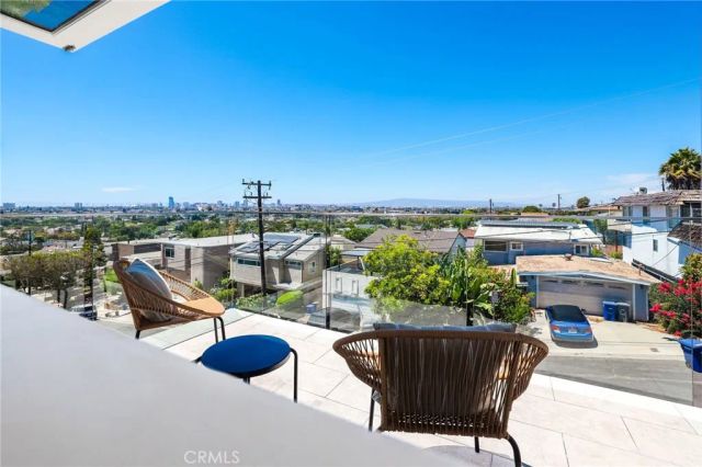 2076 Stanley Avenue, Signal Hill, CA 90755