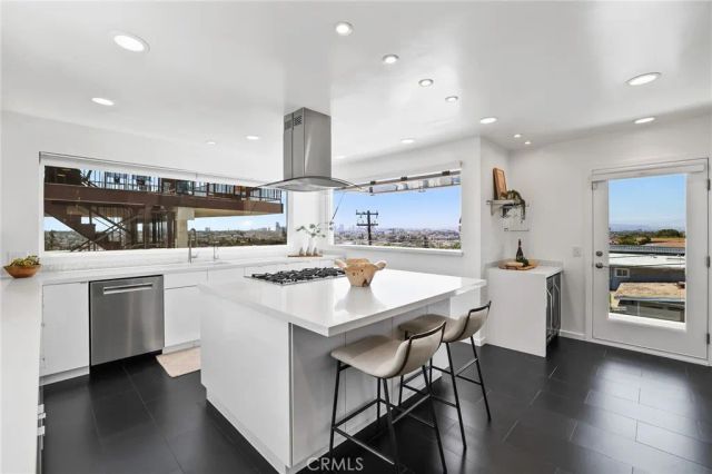 2076 Stanley Avenue, Signal Hill, CA 90755