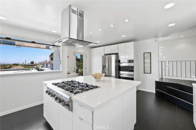 2076 Stanley Avenue, Signal Hill, CA 90755