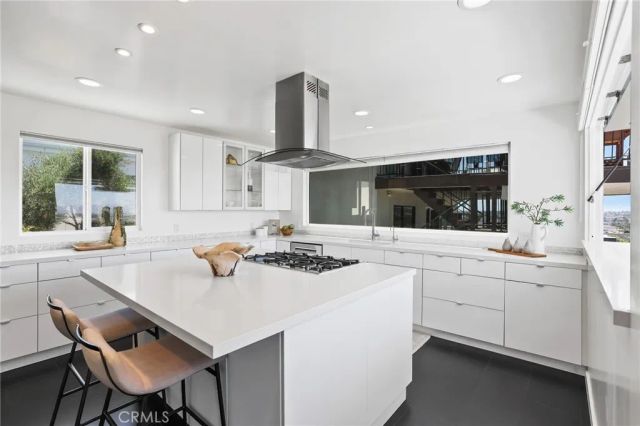 2076 Stanley Avenue, Signal Hill, CA 90755