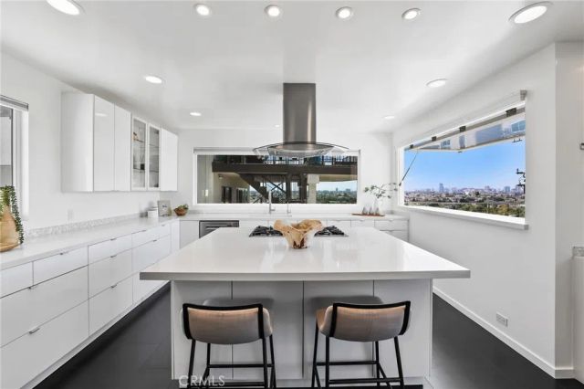 2076 Stanley Avenue, Signal Hill, CA 90755
