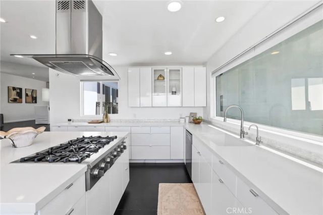 2076 Stanley Avenue, Signal Hill, CA 90755