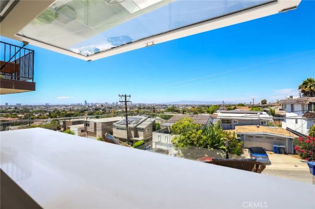 2076 Stanley Avenue, Signal Hill, CA 90755