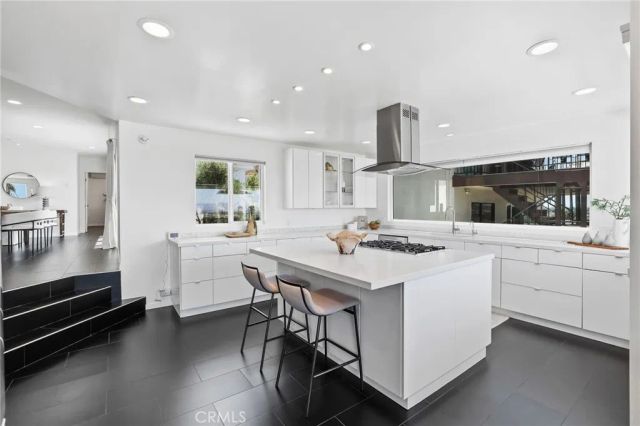 2076 Stanley Avenue, Signal Hill, CA 90755