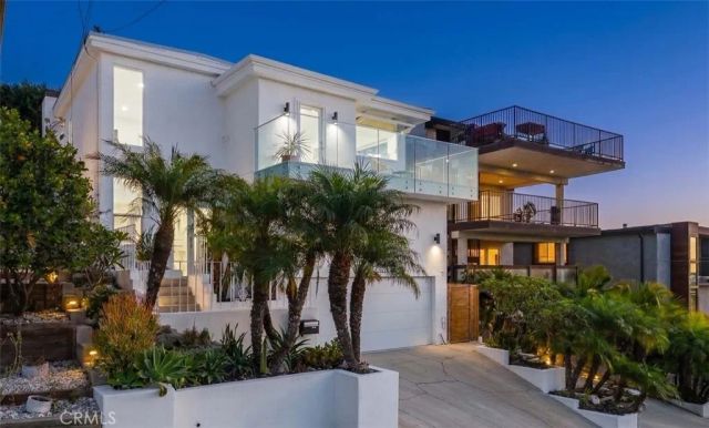 2076 Stanley Avenue, Signal Hill, CA 90755