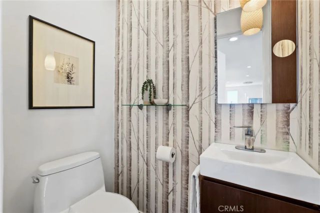 2076 Stanley Avenue, Signal Hill, CA 90755