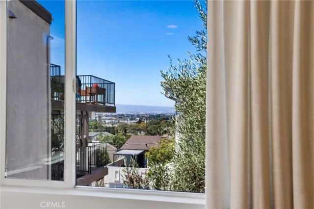 2076 Stanley Avenue, Signal Hill, CA 90755