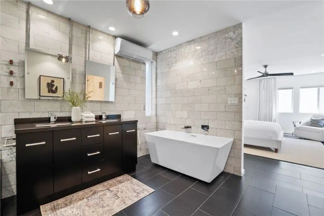 2076 Stanley Avenue, Signal Hill, CA 90755