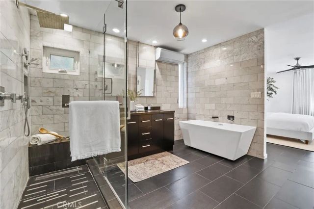 2076 Stanley Avenue, Signal Hill, CA 90755