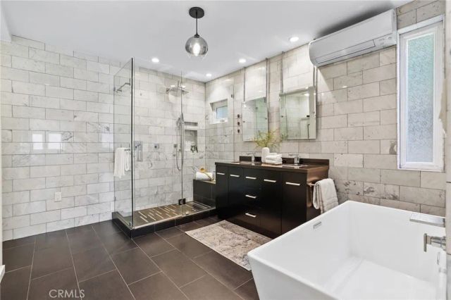 2076 Stanley Avenue, Signal Hill, CA 90755