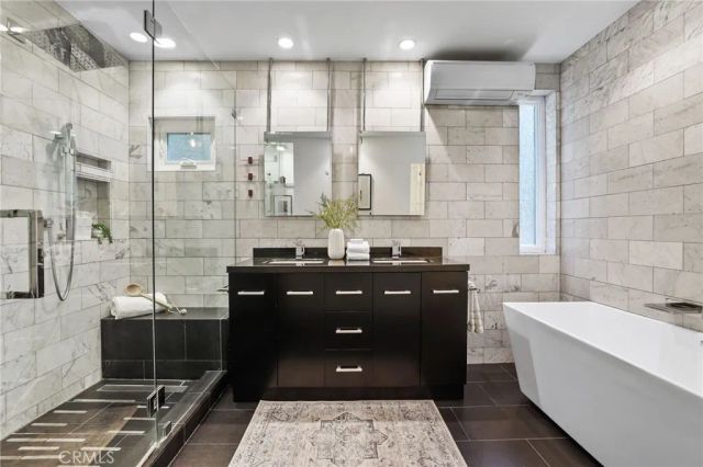 2076 Stanley Avenue, Signal Hill, CA 90755