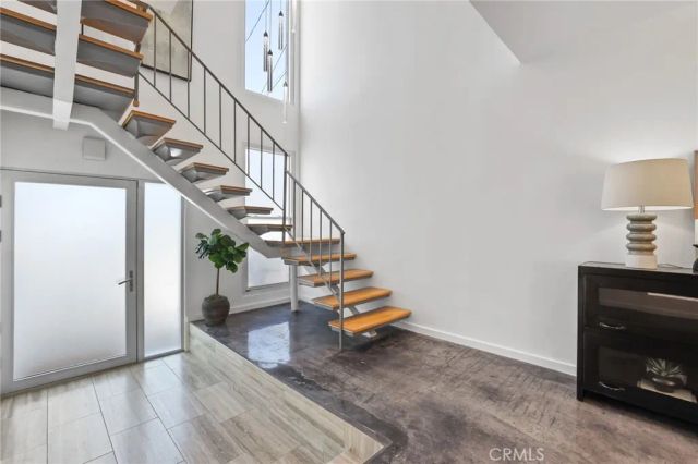 2076 Stanley Avenue, Signal Hill, CA 90755