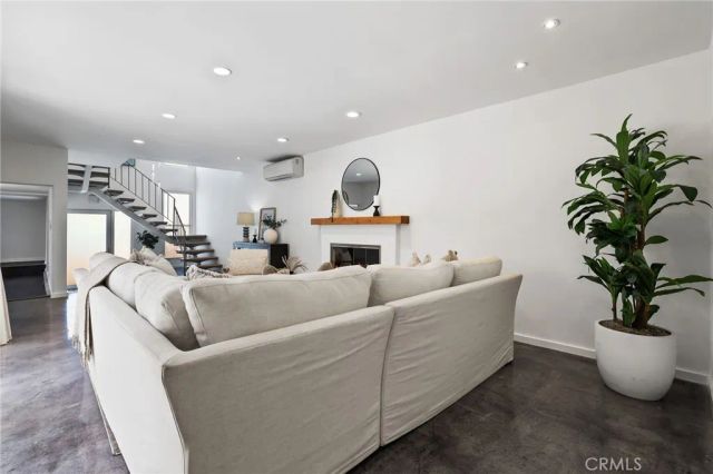 2076 Stanley Avenue, Signal Hill, CA 90755