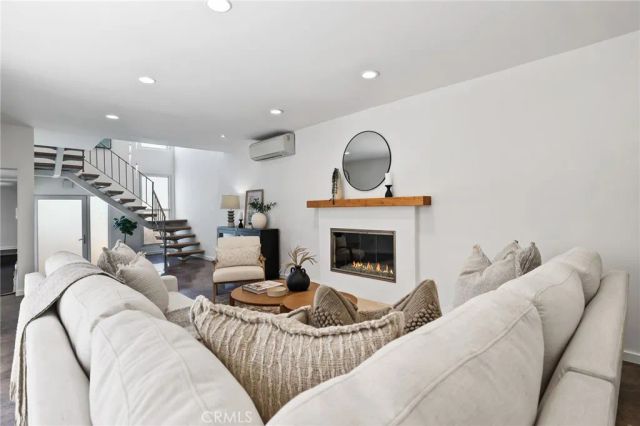 2076 Stanley Avenue, Signal Hill, CA 90755