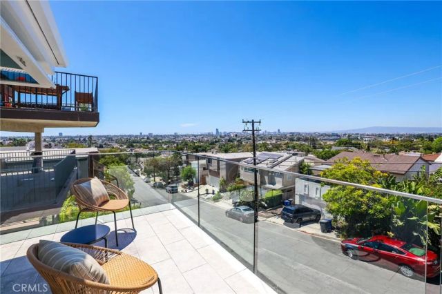 2076 Stanley Avenue, Signal Hill, CA 90755