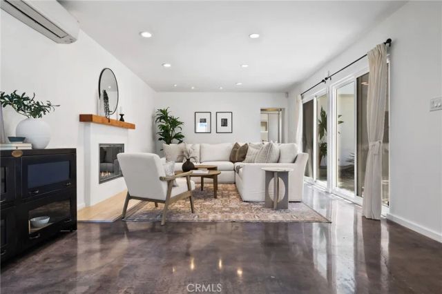 2076 Stanley Avenue, Signal Hill, CA 90755