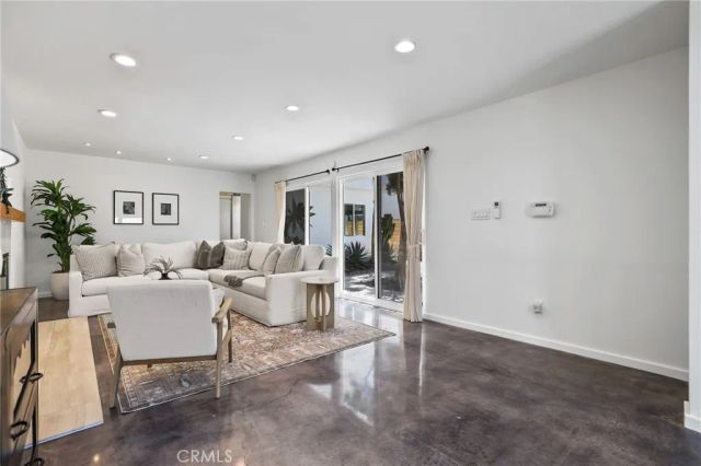 2076 Stanley Avenue, Signal Hill, CA 90755