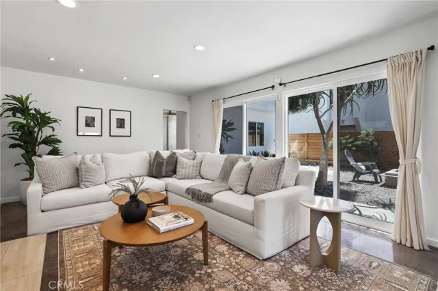 2076 Stanley Avenue, Signal Hill, CA 90755