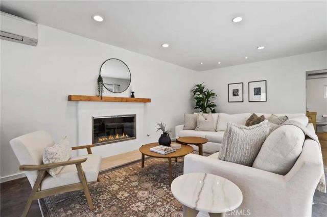 2076 Stanley Avenue, Signal Hill, CA 90755