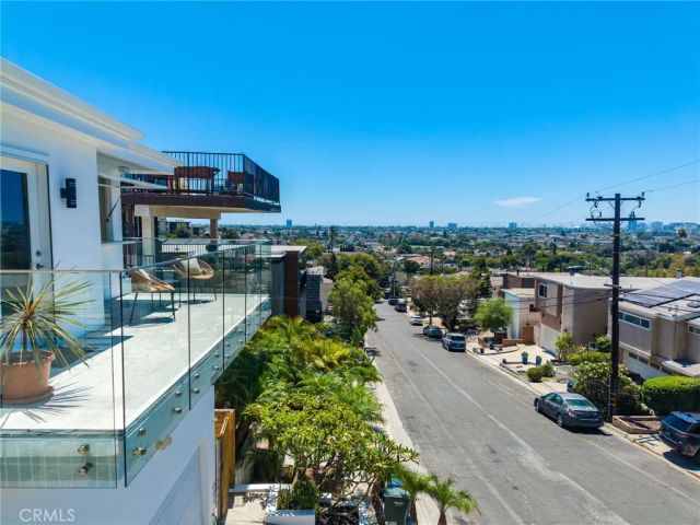 2076 Stanley Avenue, Signal Hill, CA 90755