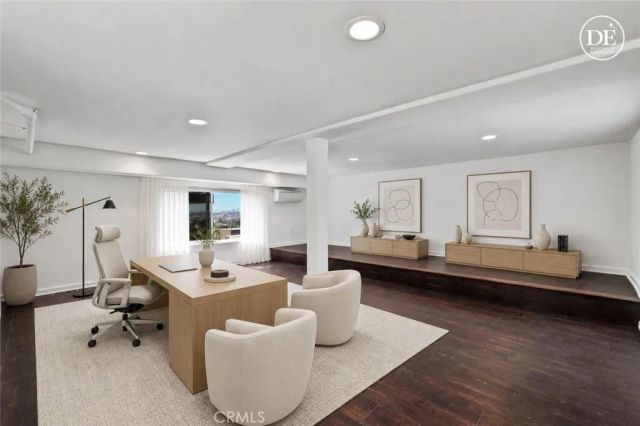 2076 Stanley Avenue, Signal Hill, CA 90755