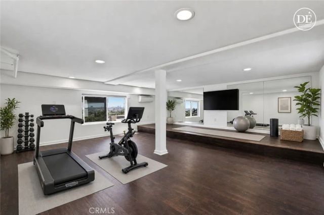 2076 Stanley Avenue, Signal Hill, CA 90755