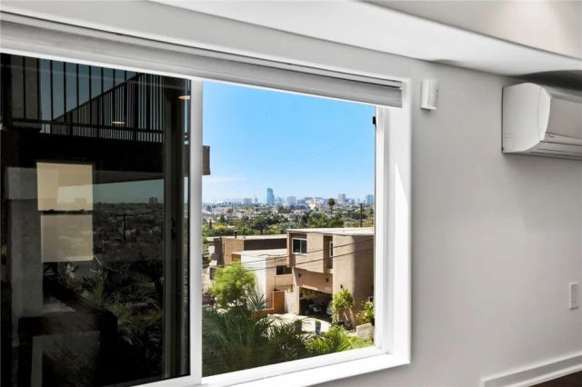 2076 Stanley Avenue, Signal Hill, CA 90755
