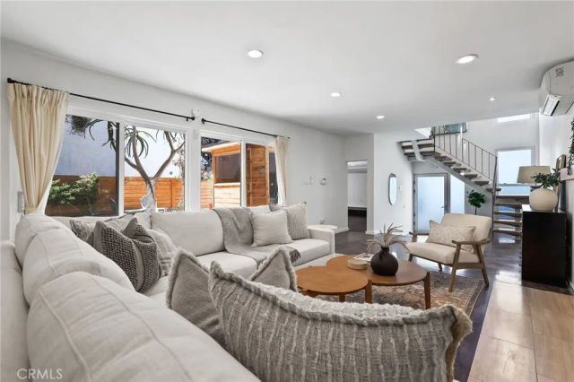 2076 Stanley Avenue, Signal Hill, CA 90755