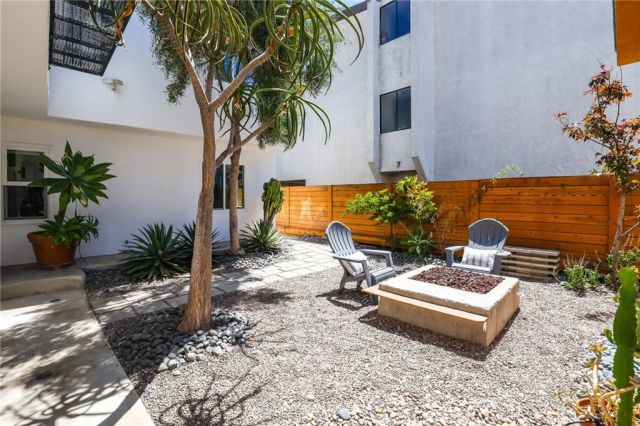 2076 Stanley Avenue, Signal Hill, CA 90755
