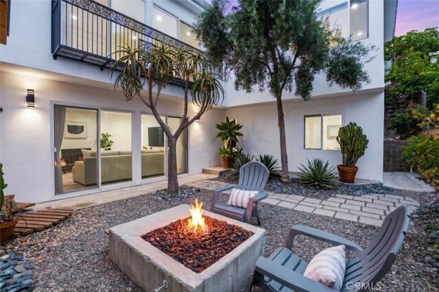 2076 Stanley Avenue, Signal Hill, CA 90755