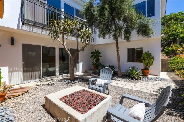 2076 Stanley Avenue, Signal Hill, CA 90755
