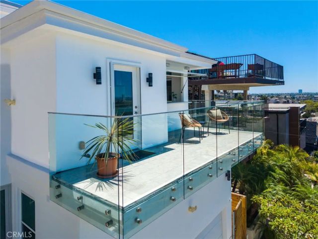 2076 Stanley Avenue, Signal Hill, CA 90755