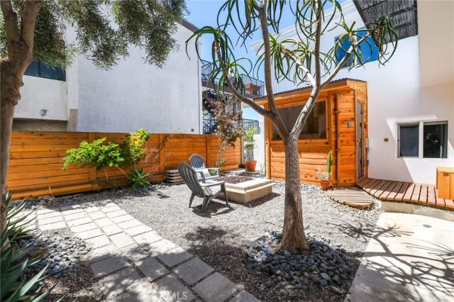 2076 Stanley Avenue, Signal Hill, CA 90755