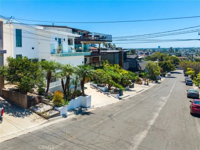 2076 Stanley Avenue, Signal Hill, CA 90755