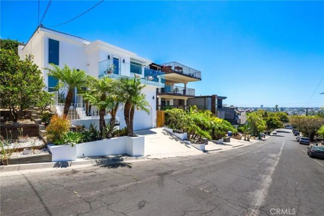 2076 Stanley Avenue, Signal Hill, CA 90755