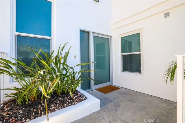 2076 Stanley Avenue, Signal Hill, CA 90755