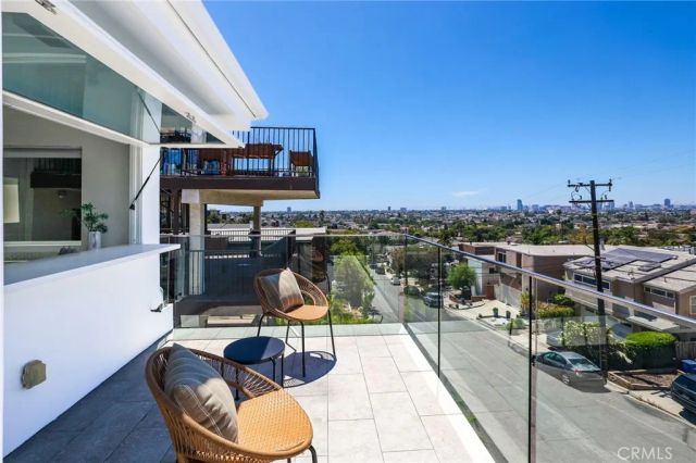 2076 Stanley Avenue, Signal Hill, CA 90755